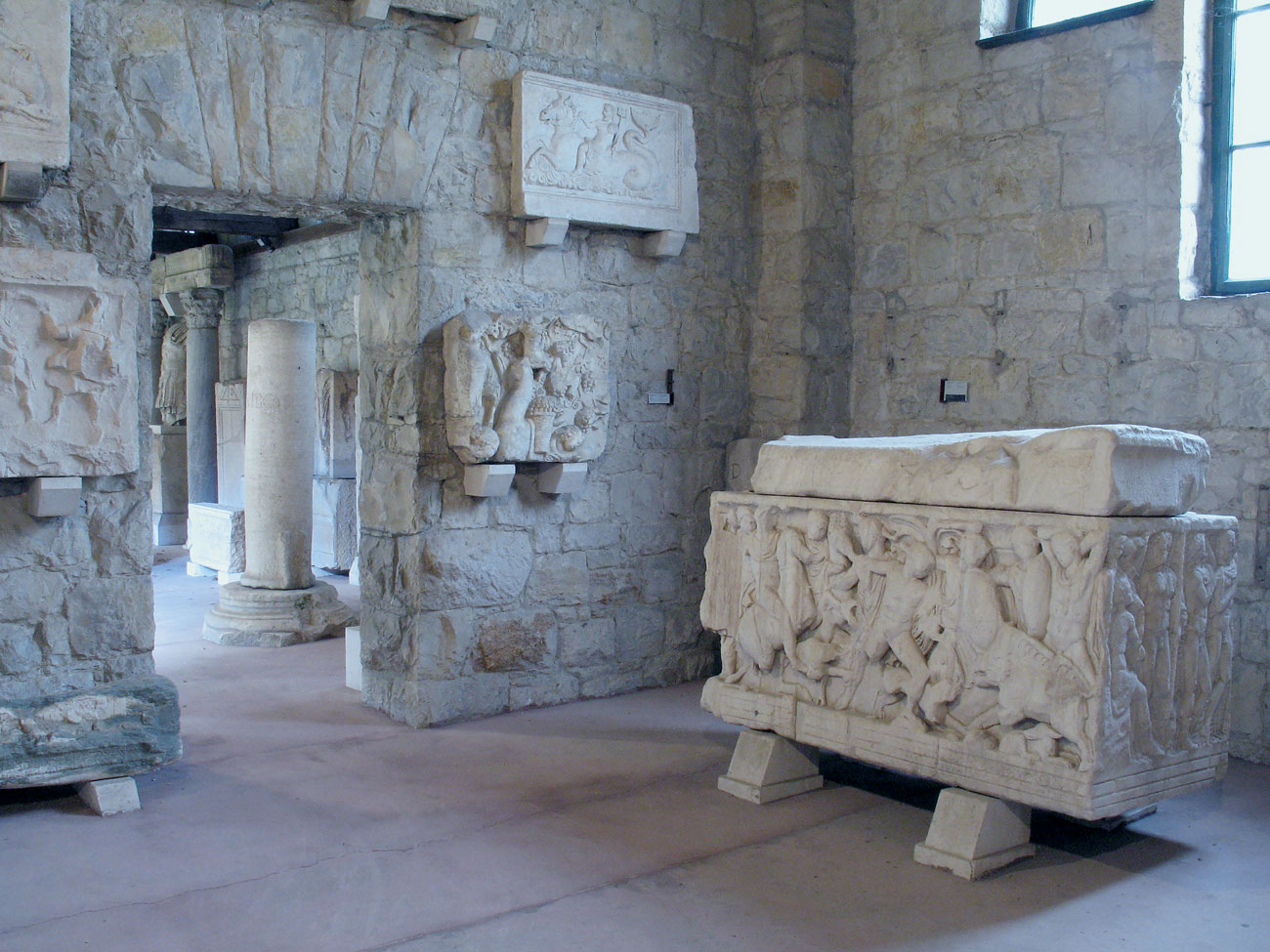 Sarkofag u Arheološkom muzeju u Splitu